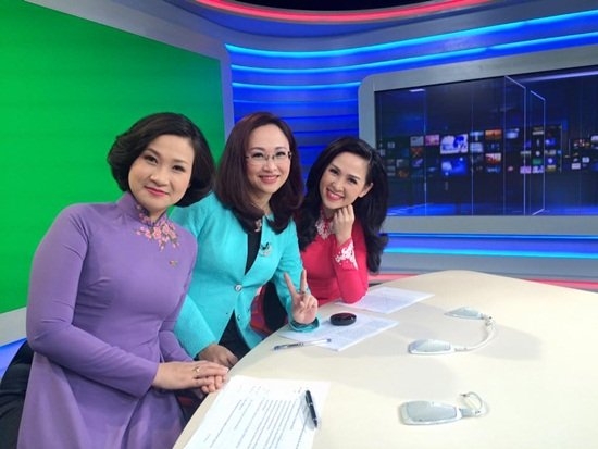 Hình ảnh không được lên sóng của BTV Thúy Hằng Thời sự 19h