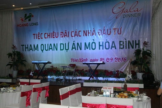  Công ty Hoàng Long giới thiệu về dự án khai thác mỏ và tổ chức cho người gửi tiền tham quan các mỏ tại tỉnh Hòa Bình hồi tháng 9-2016 (Ảnh lấy từ website Công ty Hoàng Long) 