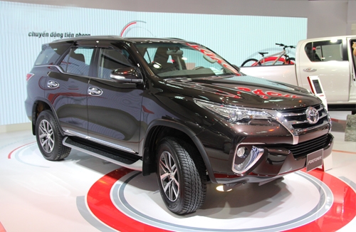 toyota-fortuner-the-he-moi-ra-mat-thi-truong-viet