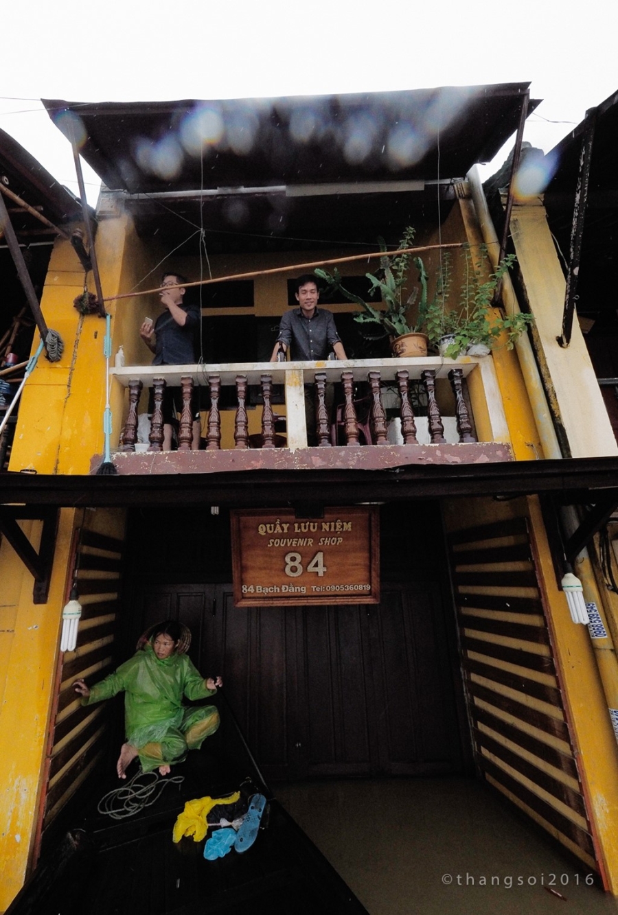 Pho co Hoi An chim trong bien nuoc hinh anh 6
