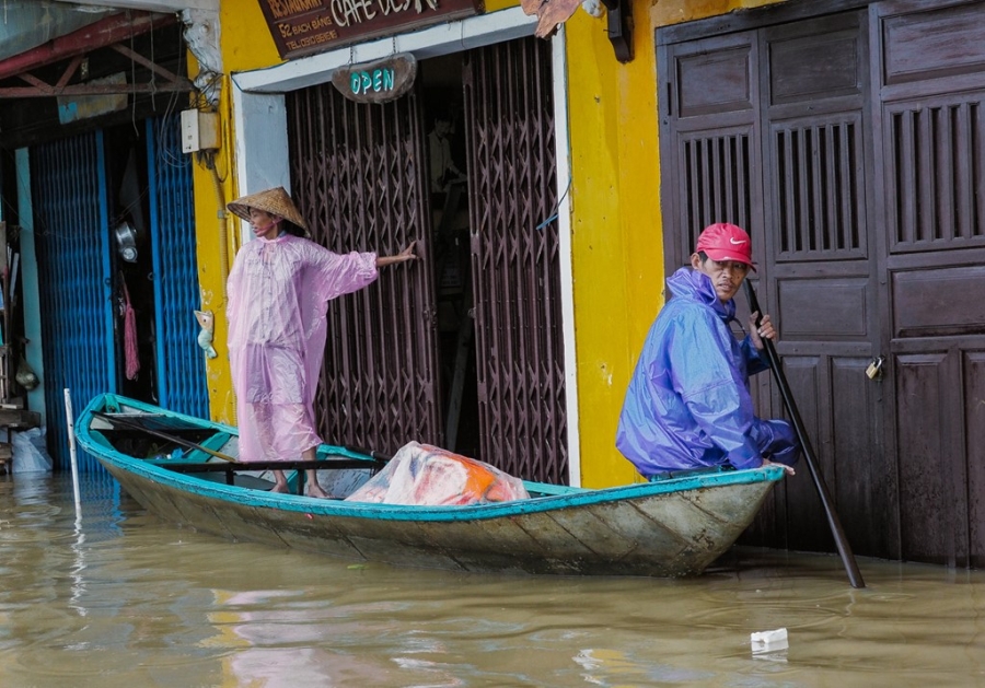 Pho co Hoi An chim trong bien nuoc hinh anh 10