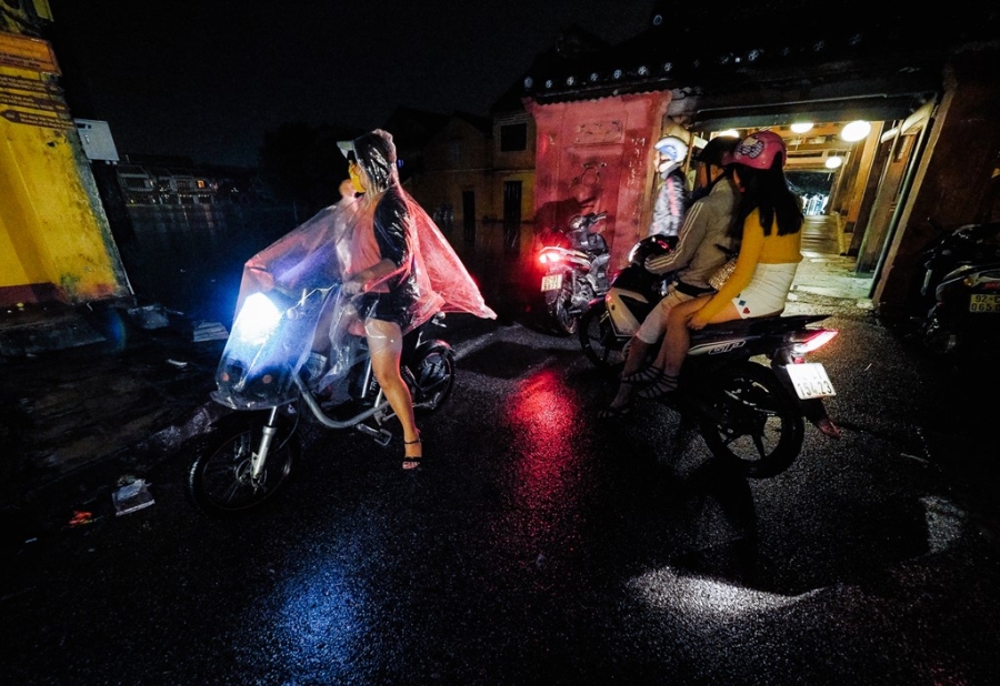 Pho co Hoi An chim trong bien nuoc hinh anh 14