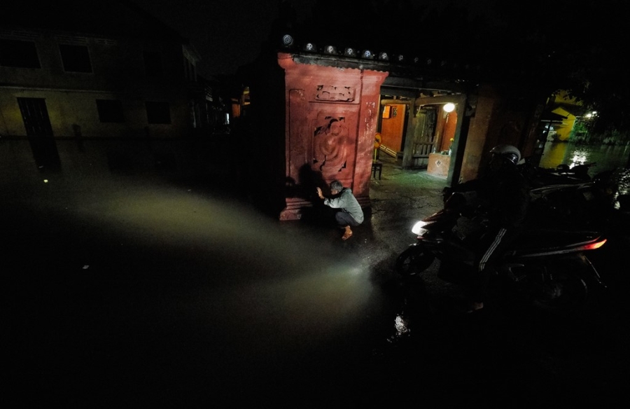 Pho co Hoi An chim trong bien nuoc hinh anh 15
