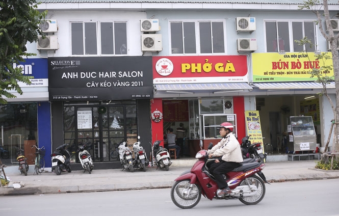 Phố kiểu mẫu Hà Nội bỏ biển quảng cáo “đồng phục” 