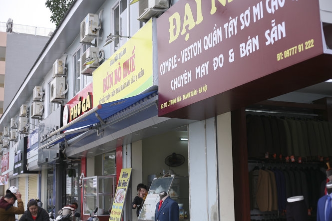 Phố kiểu mẫu Hà Nội bỏ biển quảng cáo “đồng phục” 