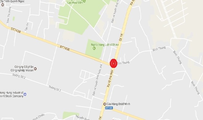 Phu nu di xe may bi xe dau keo container cuon vao gam hinh anh 2