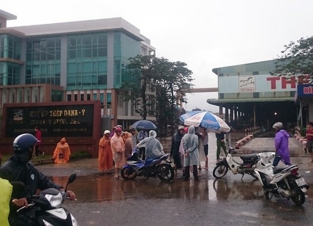 Tam dung hai nha may thep gay o nhiem o Da Nang hinh anh 1