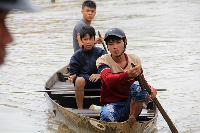 Tim thay thi the cong an va 2 nguoi duoi nuoc o Quang Nam hinh anh 1