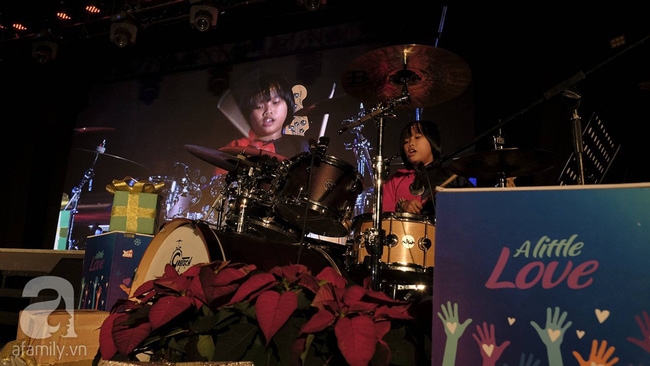 Hình ảnh đầu tiên của thần đồng 5 tuổi Evan Le trên sân khấu Việt Nam khiến nhiều người tự hào đến rơi lệ - Ảnh 8. Hình ảnh đầu tiên của thần đồng 5 tuổi Evan Le trên sân khấu Việt Nam khiến nhiều người tự hào đến rơi lệ - Ảnh 8.