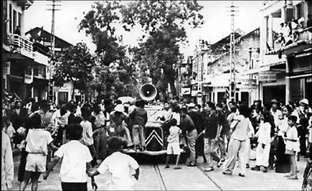 Sáng ngày 20/12/1946, Lời kêu gọi Toàn quốc kháng chiến của Chủ tịch Hồ Chí Minh (viết ngày 19/12/1946) được phát đi khắp cả nước.