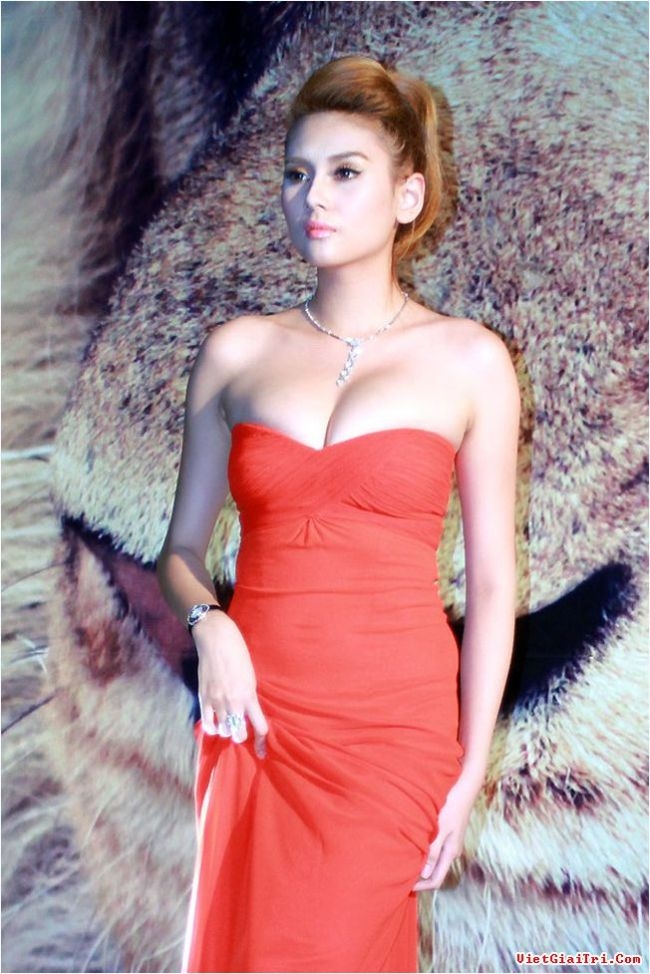 loat vay quay khoe vong mot dep ngat ngay cua my nu vbiz hinh anh 4