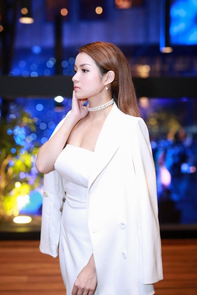loat vay quay khoe vong mot dep ngat ngay cua my nu vbiz hinh anh 9