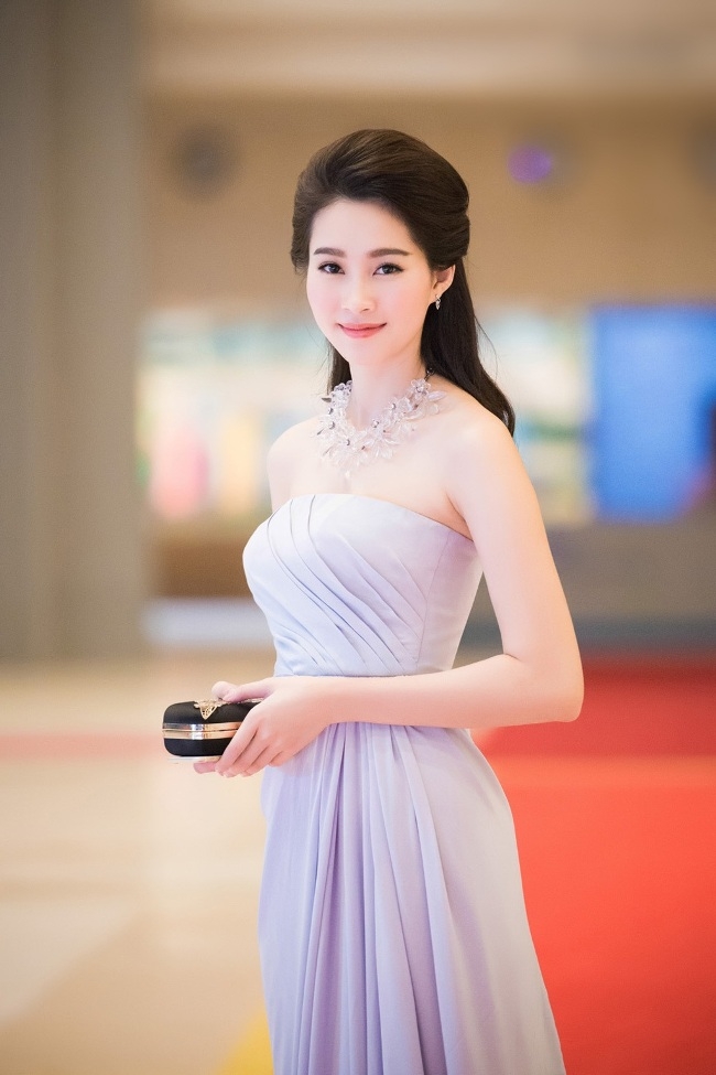 loat vay quay khoe vong mot dep ngat ngay cua my nu vbiz hinh anh 12