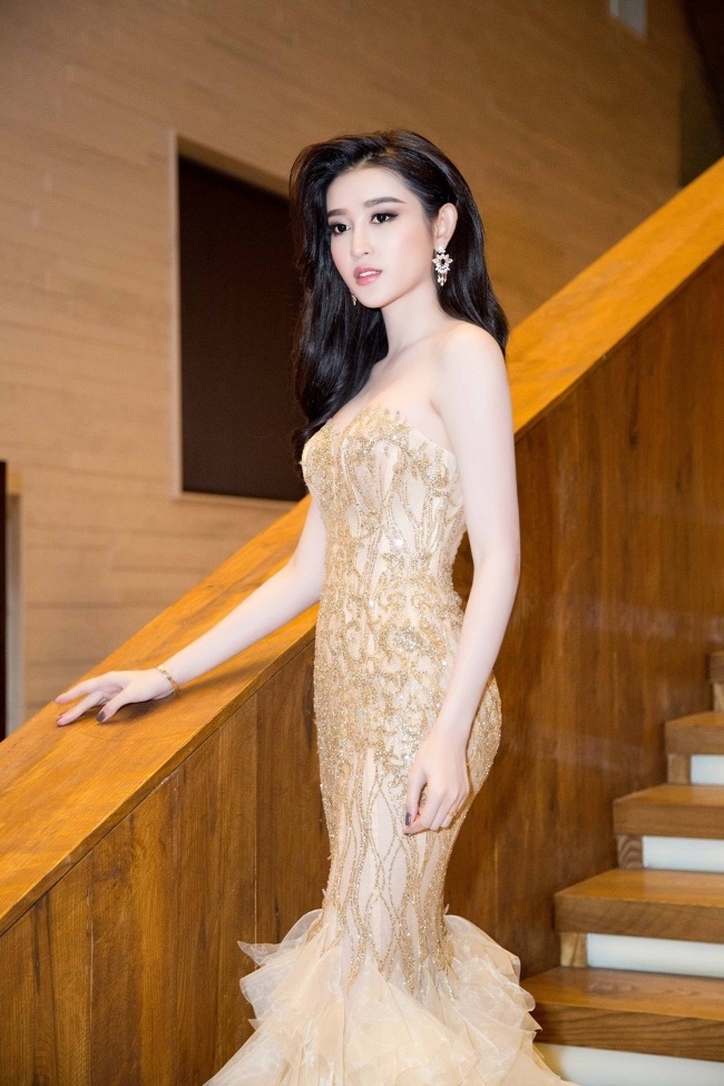 loat vay quay khoe vong mot dep ngat ngay cua my nu vbiz hinh anh 18