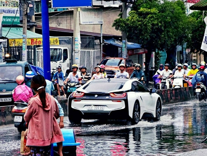 BMW i8 7 ty 'loi nuoc' o Viet Nam gay to mo tren Instagram hinh anh 1