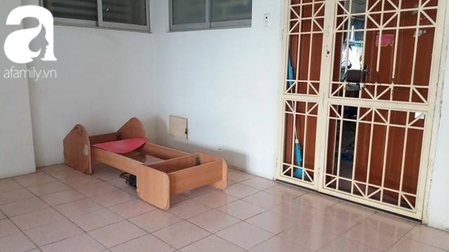 Hà Nội: Mẹ nhốt con gái 11 tuổi trong nhà nhiều năm nay không cho đi học - Ảnh 2.
