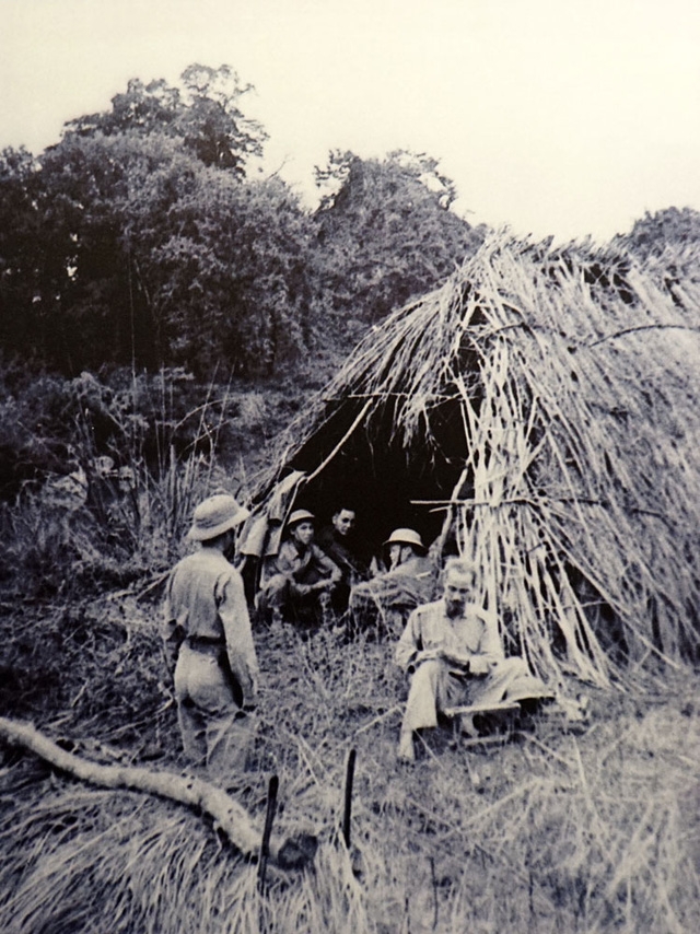 Trên đường đi chiến dịch biên giới 9/1950, nơi nghỉ chân của Chủ tịch Hồ Chí Minh khi là nhà dân, khi là hang núi, khi là lán dựng tạm ven đường.