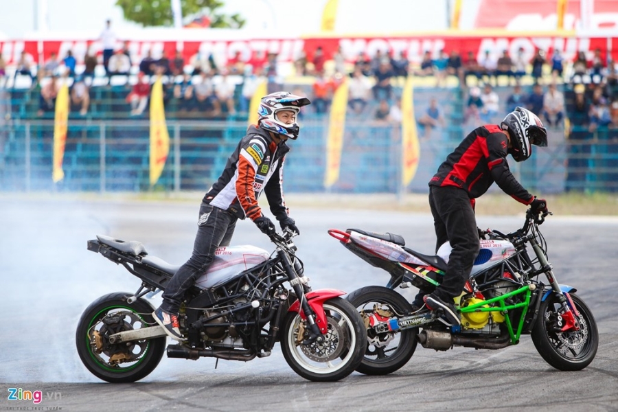 Stunter Nhat va My ve Binh Duong trinh dien xe mao hiem hinh anh 1