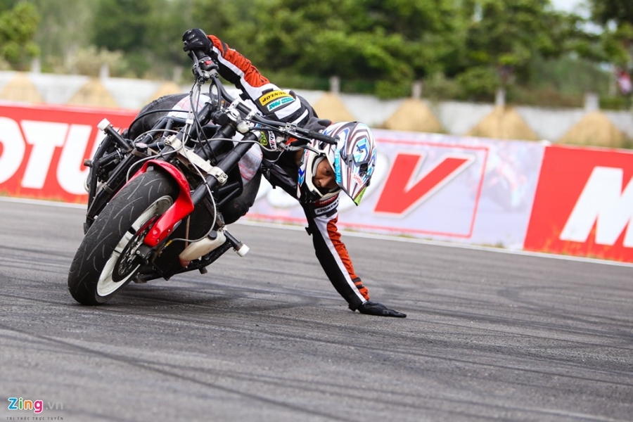 Stunter Nhat va My ve Binh Duong trinh dien xe mao hiem hinh anh 9