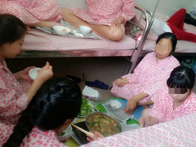 Chị em phát cuồng với team chờ đẻ ăn lẩu uống bia chụp hình kỉ niệm, bình tĩnh nhất vịnh Bắc Bộ - Ảnh 2. Chị em phát cuồng với team chờ đẻ ăn lẩu uống bia chụp hình kỉ niệm, bình tĩnh nhất vịnh Bắc Bộ - Ảnh 2.