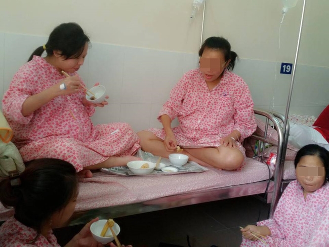 Chị em phát cuồng với team chờ đẻ ăn lẩu uống bia chụp hình kỉ niệm, bình tĩnh nhất vịnh Bắc Bộ - Ảnh 3. Chị em phát cuồng với team chờ đẻ ăn lẩu uống bia chụp hình kỉ niệm, bình tĩnh nhất vịnh Bắc Bộ - Ảnh 3.