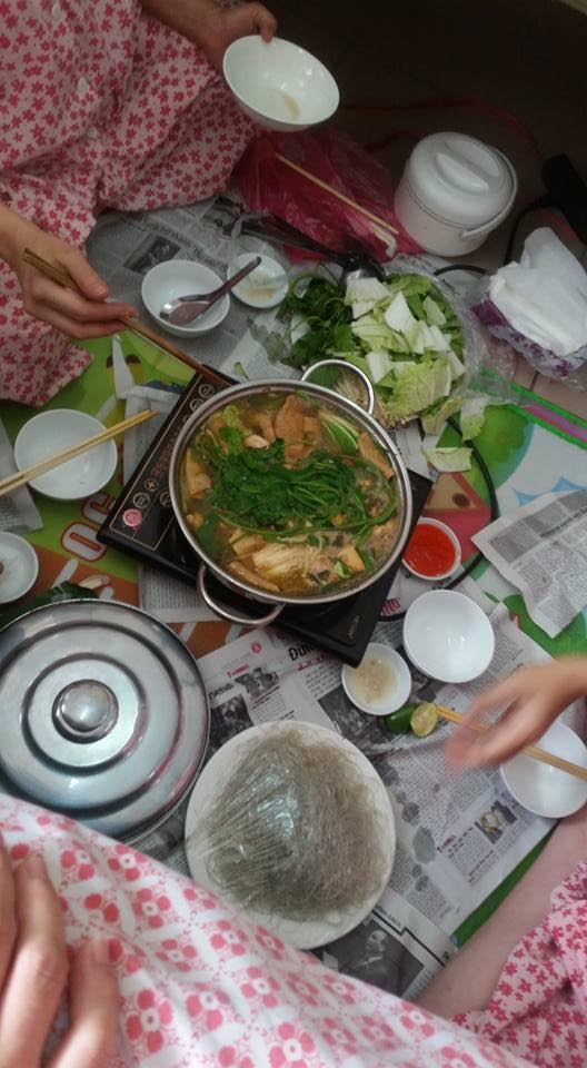 Chị em phát cuồng với team chờ đẻ ăn lẩu uống bia chụp hình kỉ niệm, bình tĩnh nhất vịnh Bắc Bộ - Ảnh 5. Chị em phát cuồng với team chờ đẻ ăn lẩu uống bia chụp hình kỉ niệm, bình tĩnh nhất vịnh Bắc Bộ - Ảnh 5.