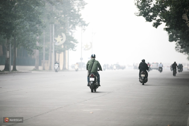 Chùm ảnh: Lặng ngắm Hà Nội trong những ngày mù sương - Ảnh 1.