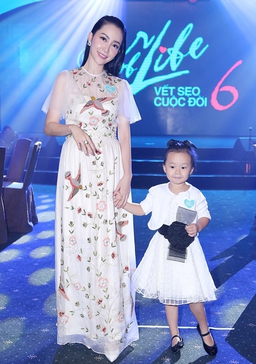 Linh Nga: 'Chong cu van vao Sai Gon tham con thuong xuyen' hinh anh 3