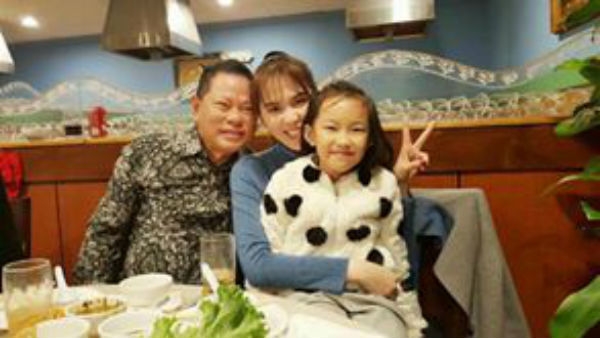  Ngọc Trinh trong bữa tiệc của gia đình tỉ phú Hoàng Kiều. 