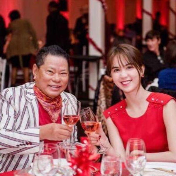  Cả hai có những khoảnh khắc ngọt ngào bên nhau bất chấp dư luận. 