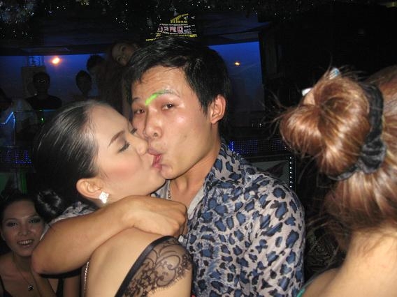 ngoc trinh ket hon voi ty phu hoang kieu, vu khac tiep se ra sao? hinh anh 1