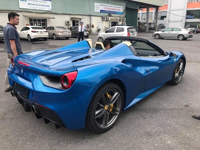 Ferrari 488 Spider dau tien ve Viet Nam hinh anh 2