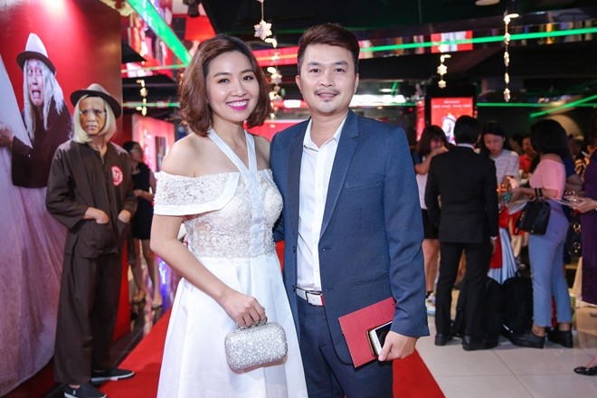Giua dan sao long lay, Hoai Linh mac ao ba ba di ra mat phim hinh anh 13