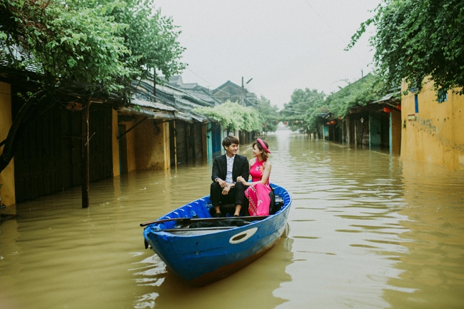 giua hoi an menh mong nuoc lu, cap doi nay van co mot bo anh cuoi de doi - 1