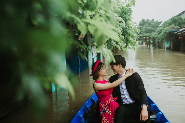 giua hoi an menh mong nuoc lu, cap doi nay van co mot bo anh cuoi de doi - 7