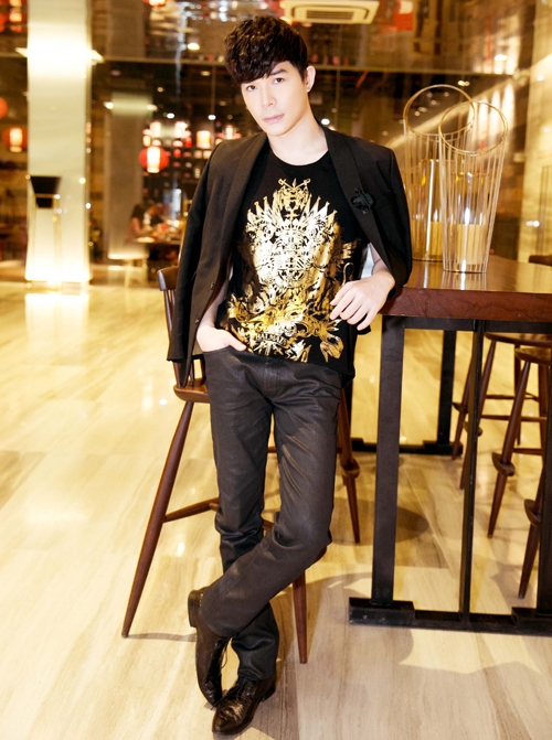 nathan-lee-bi-giat-dien-thoai-sau-khi-di-su-kien-1