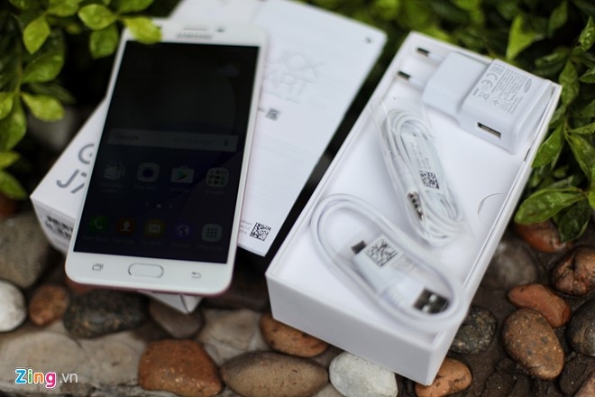 Anh Samsung Galaxy J7 Prime mau hong vua len ke tai VN hinh anh 2