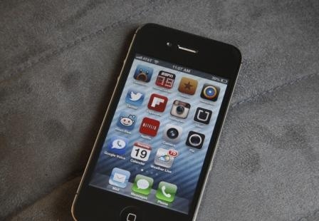 Apple được yêu cầu mở khóa iPhone của sát thủ bắn đại sứ Nga