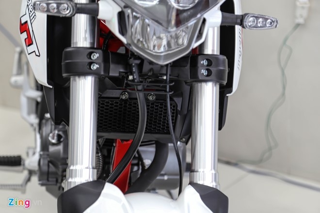 Chi tiet Benelli TNT125 gia 40 trieu, doi thu MSX tai VN hinh anh 12
