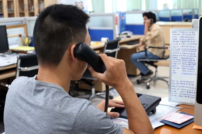 Nhiều nhân viên kinh doanh gây phiền toái cho người khác khi “dội bom” qua điện thoại /// Ảnh: Đ.N.T