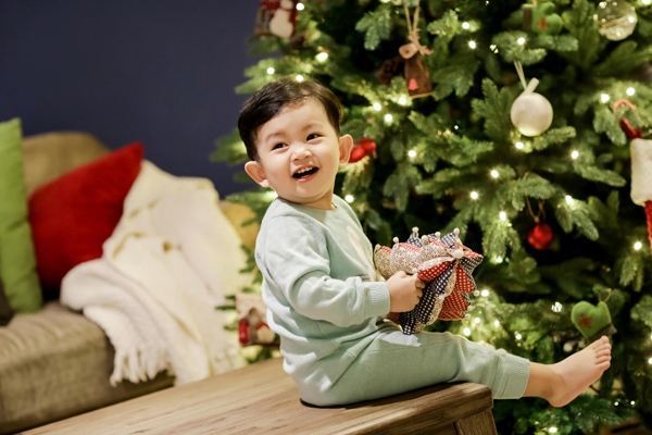 Hình ảnh đáng yêu đến tan chảy của các nhóc tì nhà sao Việt trong mùa Giáng sinh - Ảnh 4.