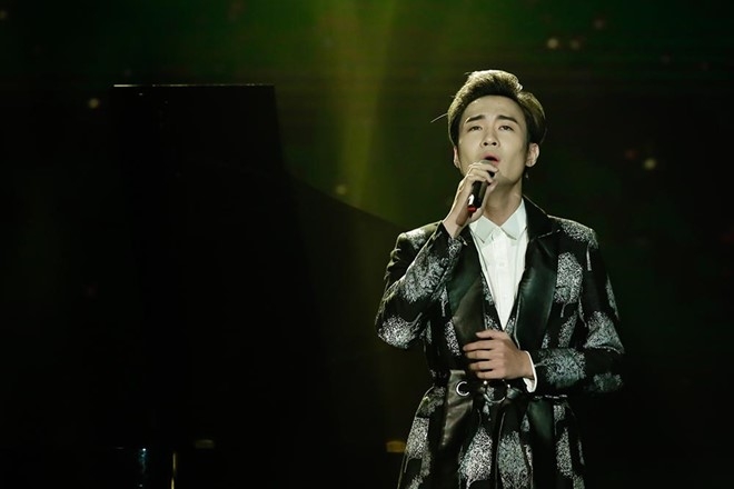 Thu Minh bat ngo bi thi sinh keo len san khau hinh anh 3