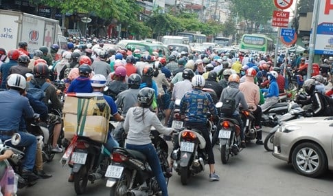 Trước Noel, đường Sài Gòn kẹt xe kinh hoàng ngay từ trưa - ảnh 13