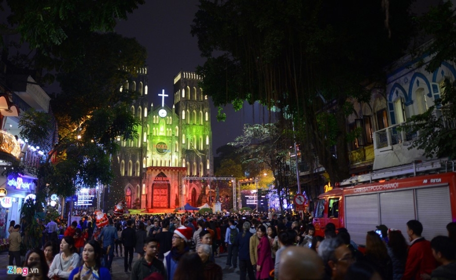 Hang nghin nguoi ra duong don Noel hinh anh 3