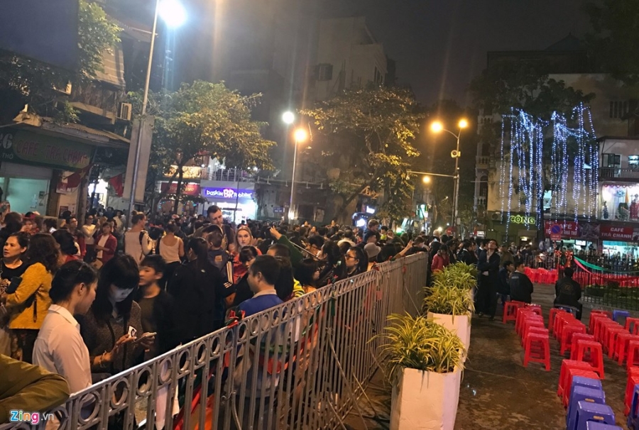 Nguoi dan Sai Gon, Ha Noi ra duong don Noel hinh anh 2
