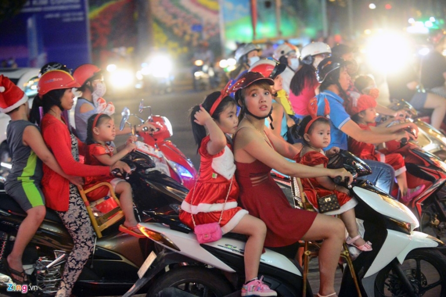 Nguoi dan Sai Gon, Ha Noi ra duong don Noel hinh anh 5