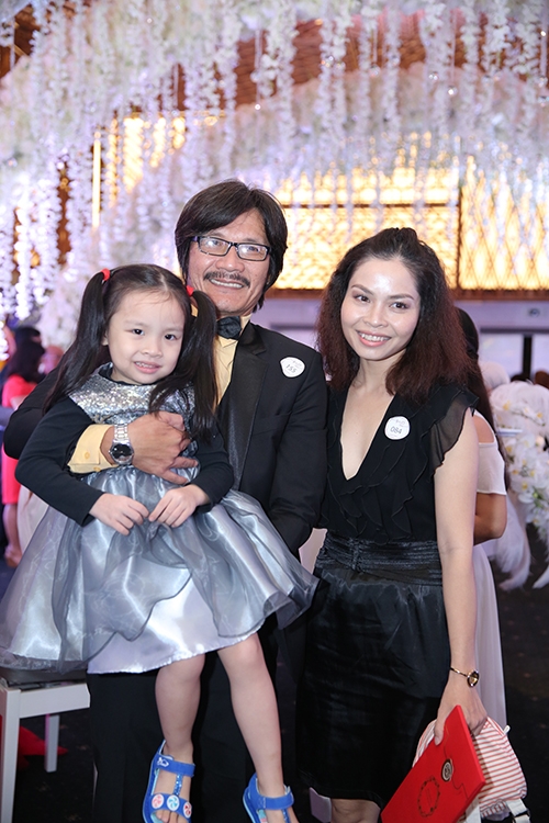 truc-tiep-nghe-si-di-du-dam-cuoi-tran-thanh-hari-won-2