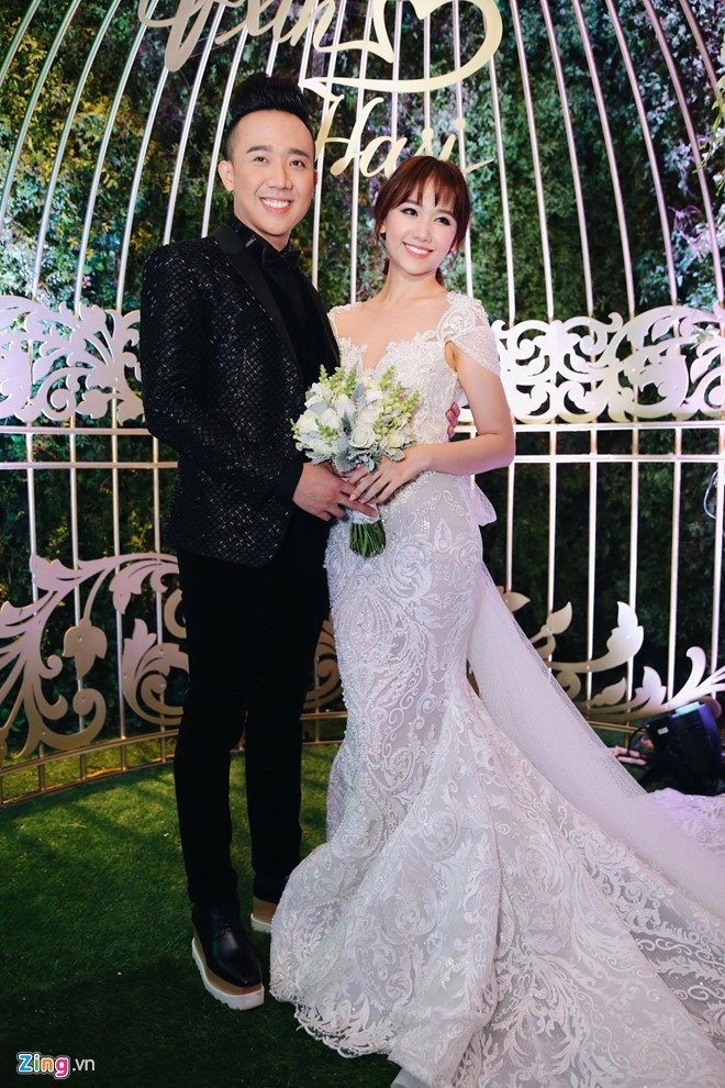 Tran Thanh hon ba xa Hari Won trong tiec cuoi hinh anh 4