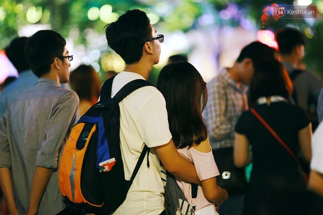 Những khoảnh khắc đẹp và ấm áp trong đêm Giáng sinh mà bạn không thể nào quên - Ảnh 5.