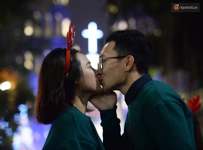 Những khoảnh khắc đẹp và ấm áp trong đêm Giáng sinh mà bạn không thể nào quên - Ảnh 13.